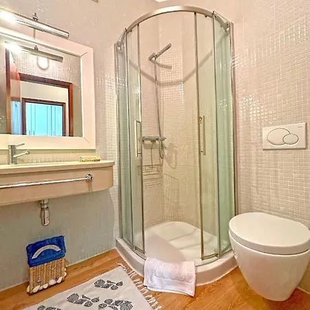 Oura Apartment